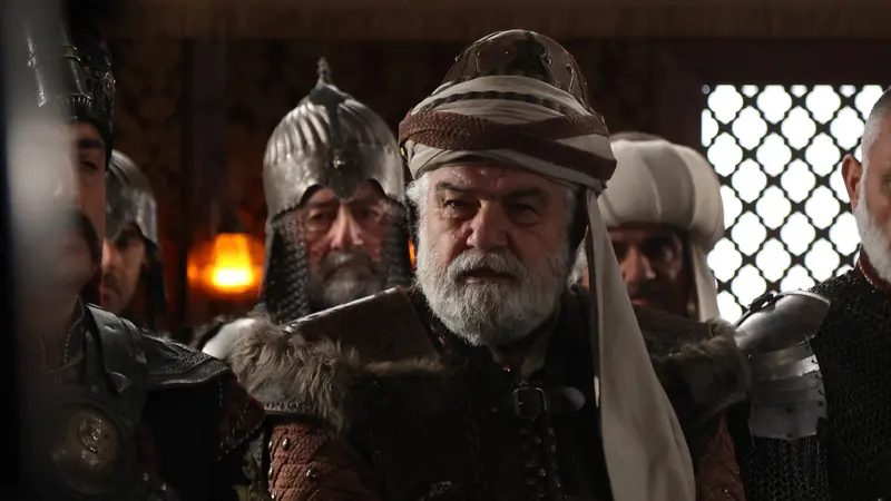 An older court figure appears in a serious political moment from Mehmed Fetihler Sultani Episode 70.