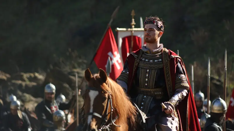 A crowned rider leads soldiers during a frontier power scene linked to Mehmed Fetihler Sultani Episode 70.
