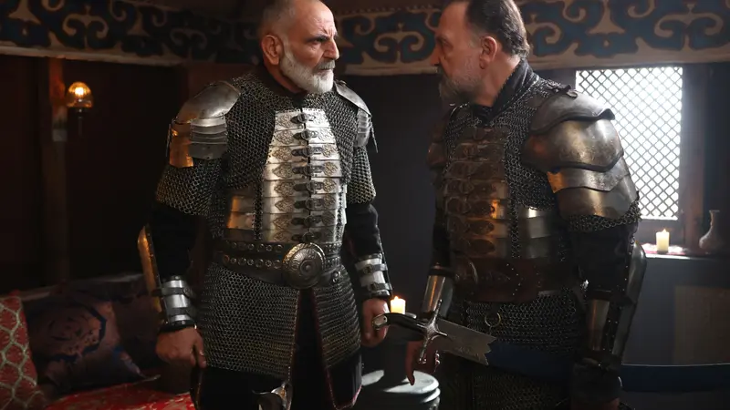 Two armored commanders face each other during a tense strategy scene in Mehmed Fetihler Sultani Episode 70.